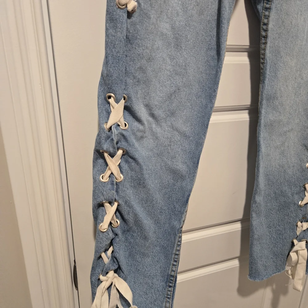 Zara Light Wash Denim Straight Leg Jeans With Lace Up Leg Detail Size 10 - Picture 3 of 5